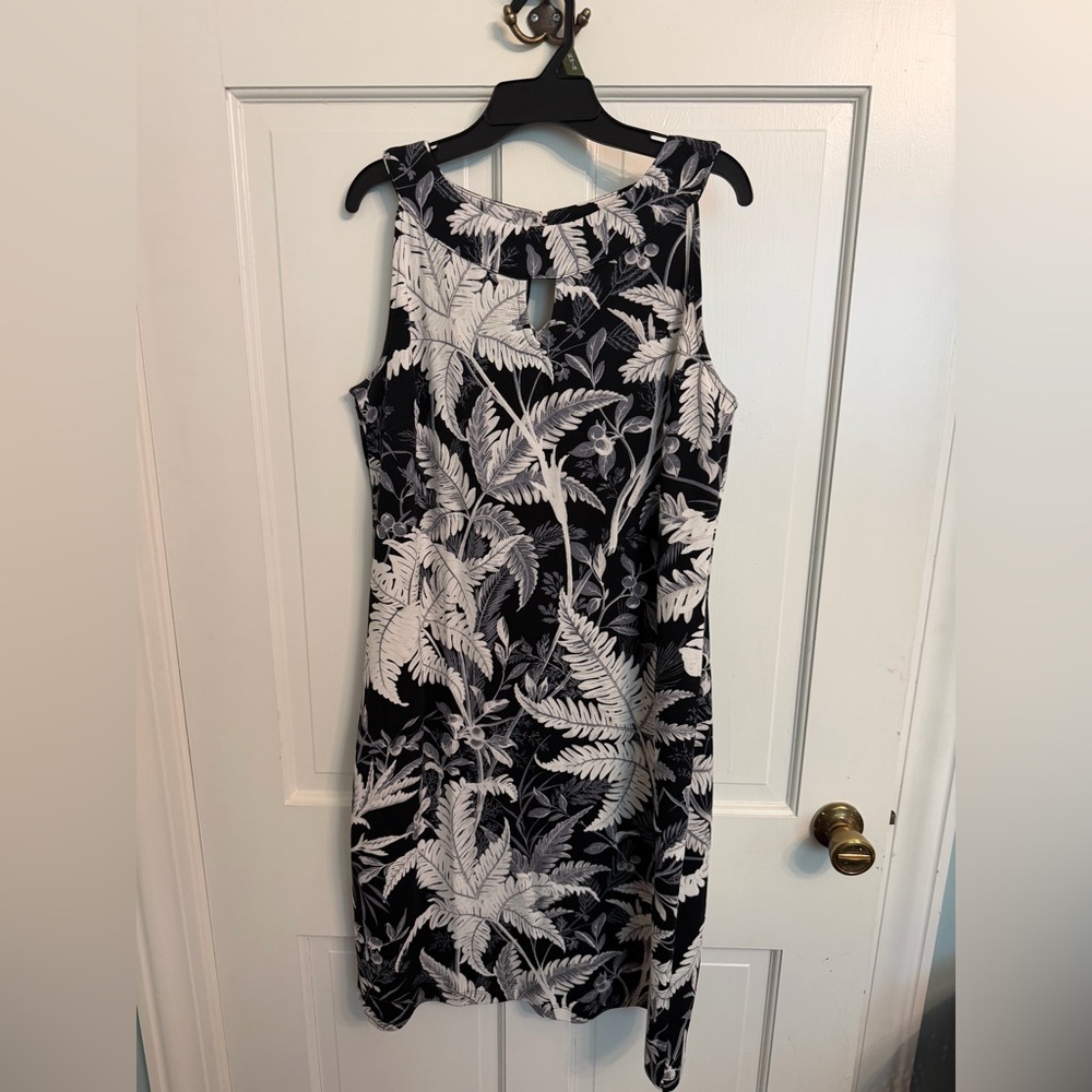 Sleeveless Black and White Tropical Print Dress